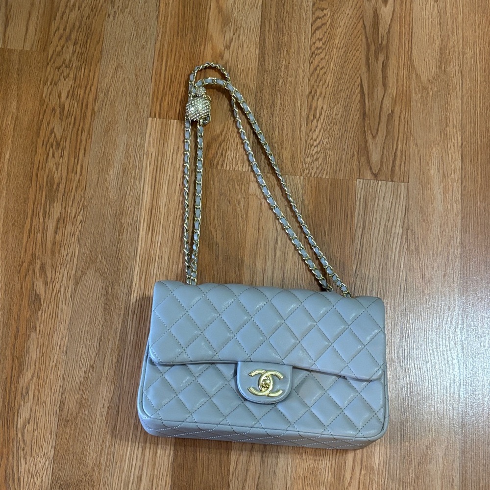 Source Unknown Elegant Gray Quilted Mini Bag